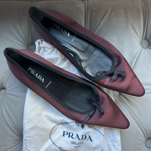 Size 7.5 (37 1/2), Prada maroon satin flats with tiny black bows, barely worn - Picture 4 of 8